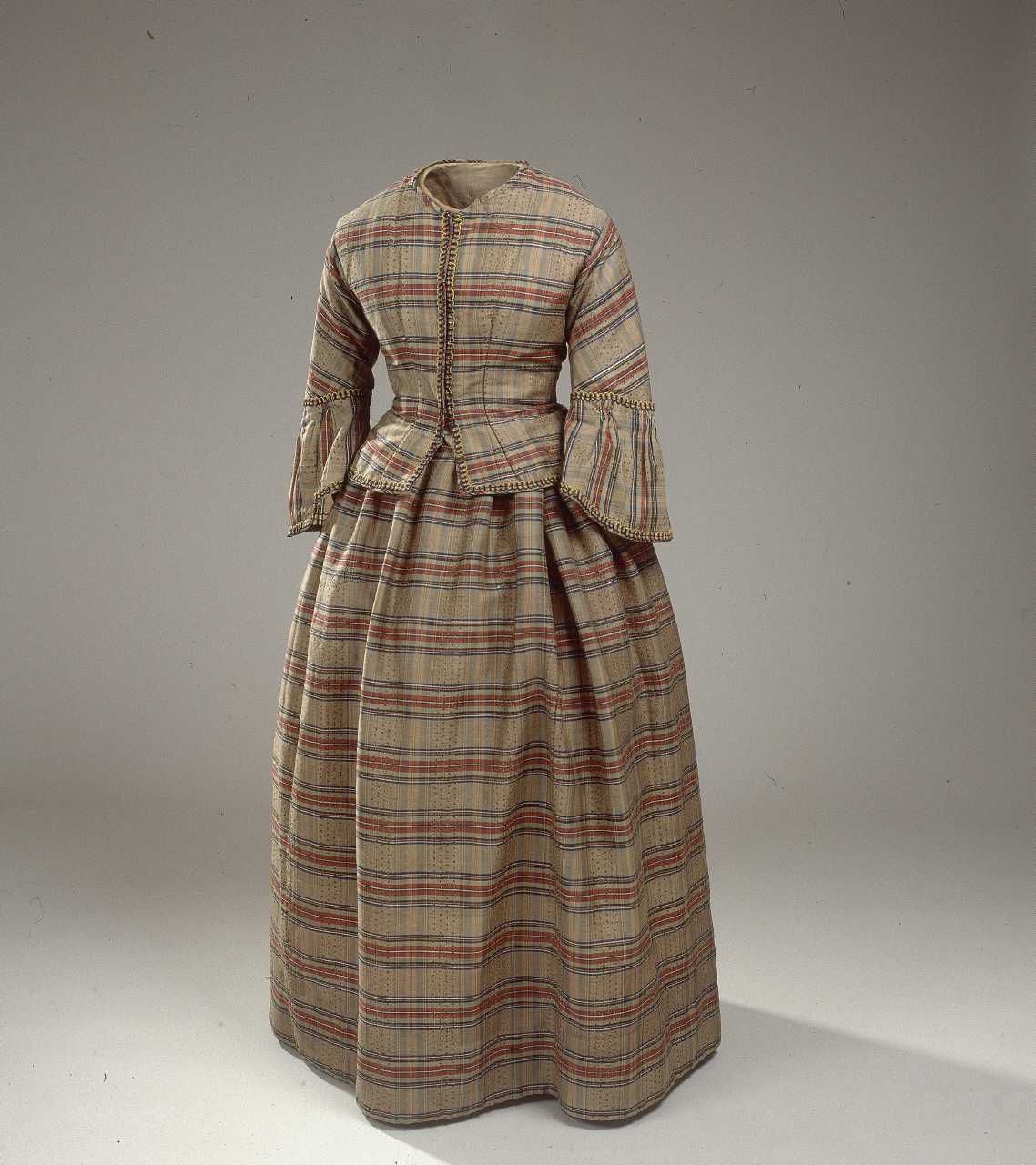 social gået i stykker Parcel Kjole, ternet uld ca. 1850, for - Nationalmuseets Samlinger Online
