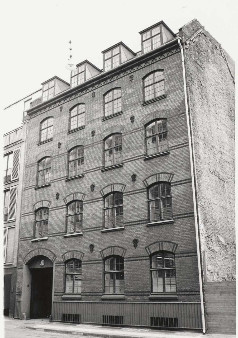 Facade Mod Gaden, Åbenrå 18, København, 1974 - Nationalmuseets ...