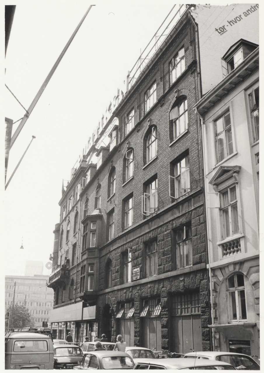 Facade Mod Gaden, Vestergade 28, København, 1974 - Nationalmuseets ...