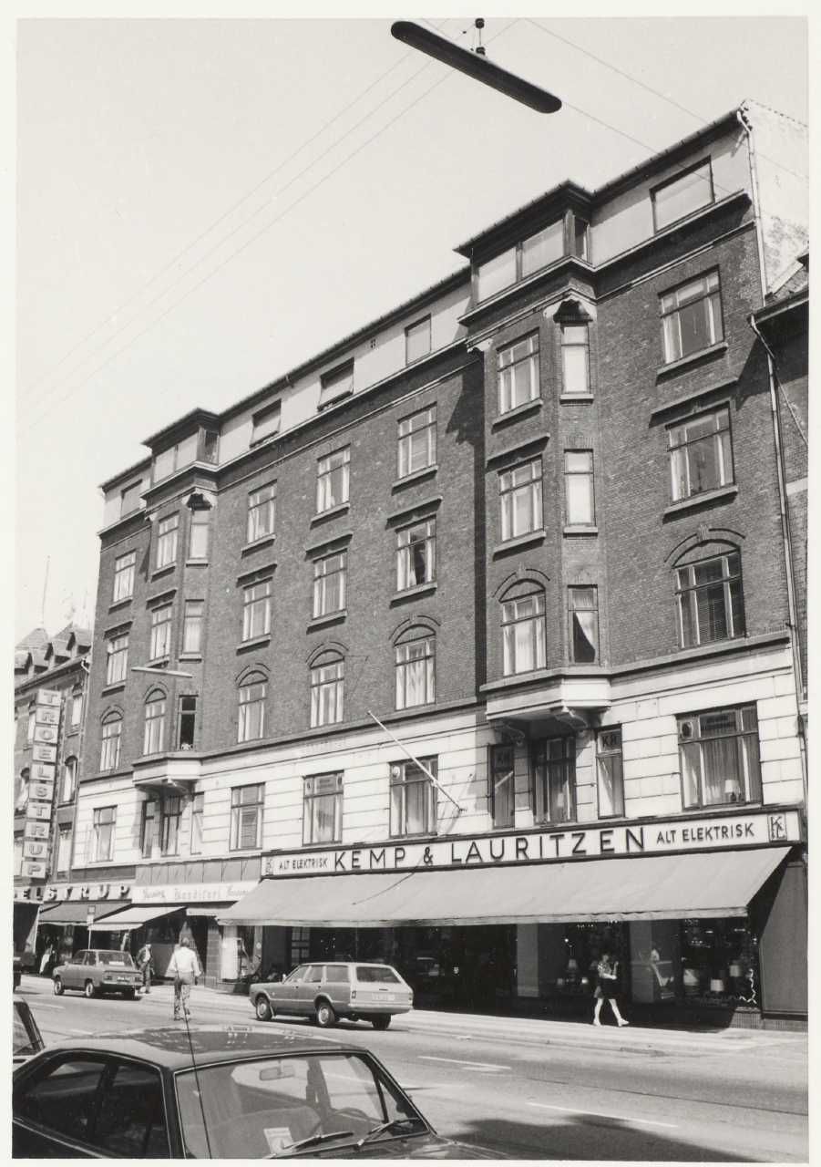 Facader Mod Gaden, Vester Voldgade 9-7, København, 1975 ...