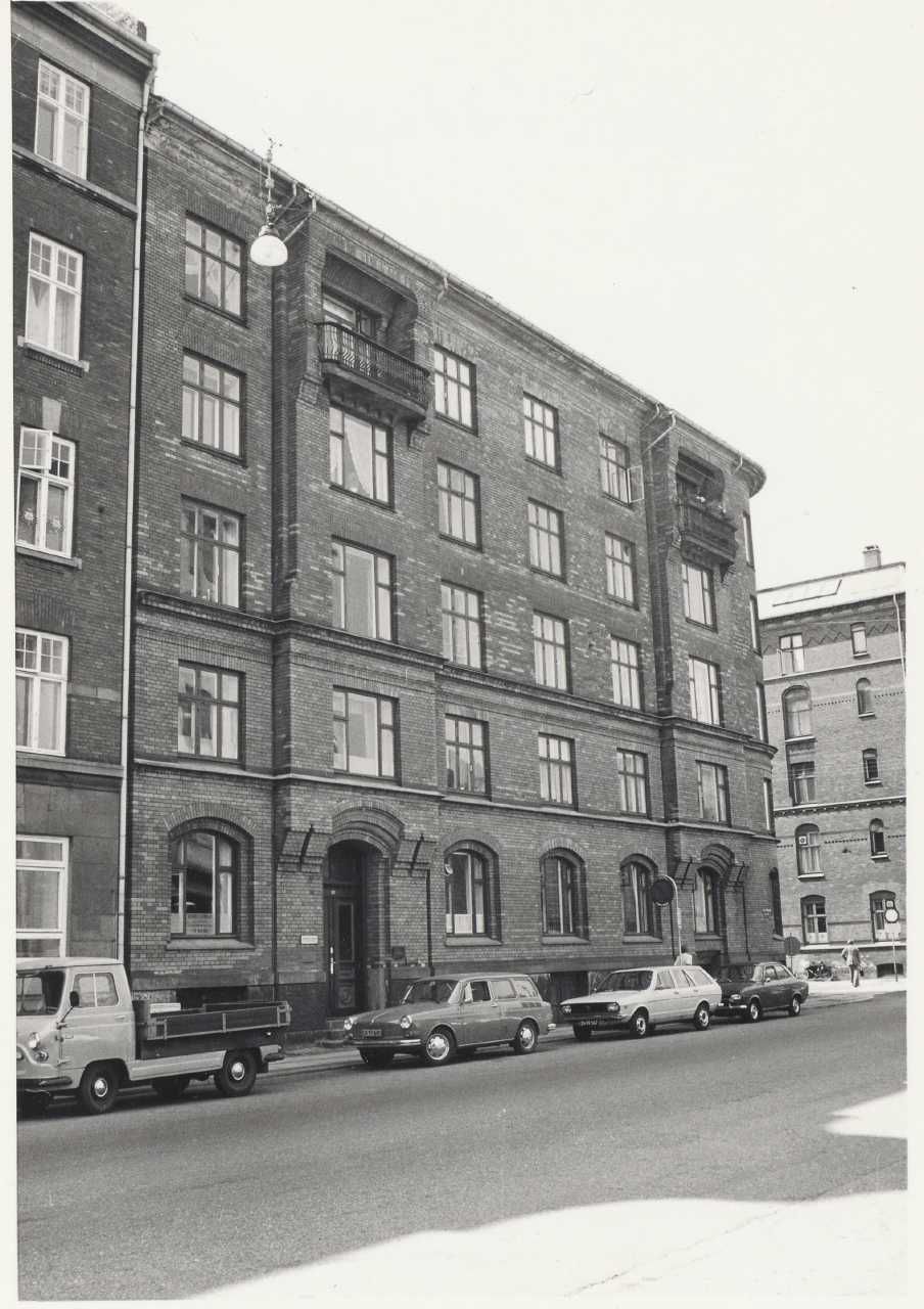 Facade Mod Gaden, Vester Voldgade 102, København, 1975 ...