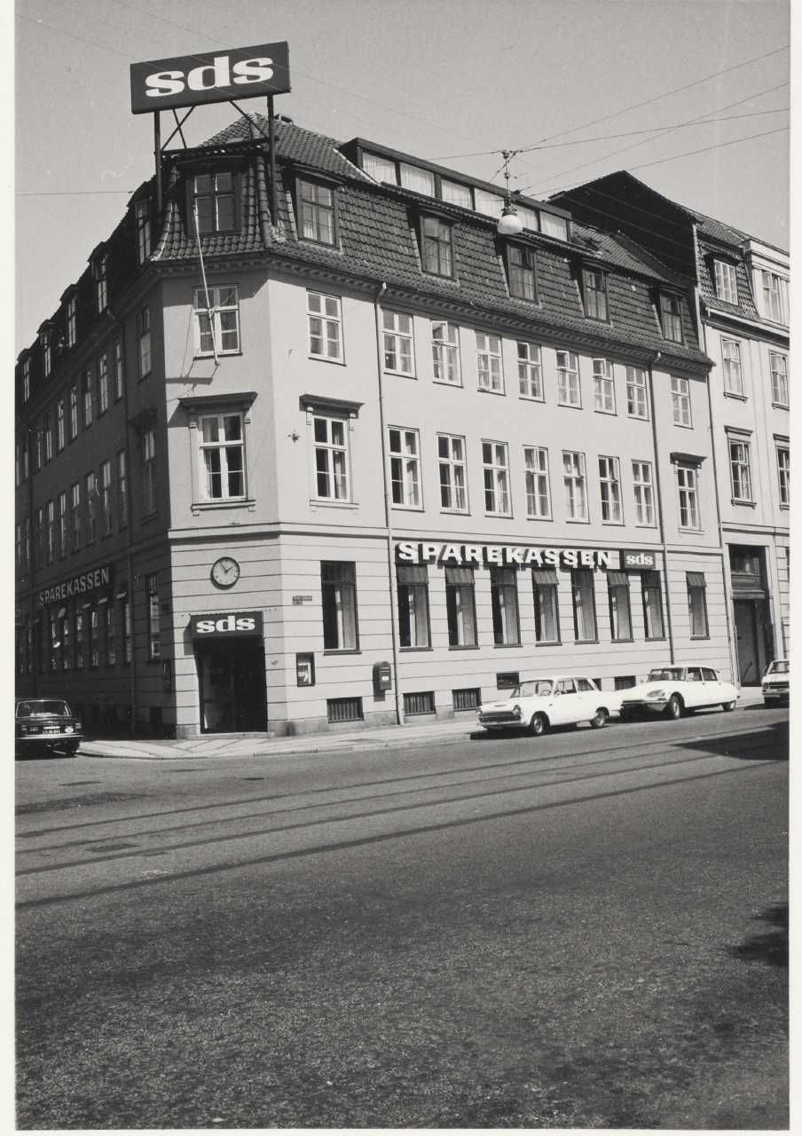 Facade Mod Gaden, Vester Voldgade 107, København, 1975 ...