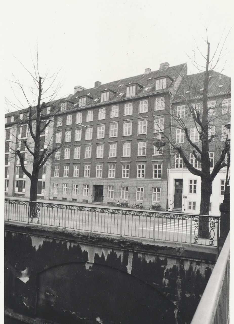 Facade Mod Gaden, Øster Voldgade 14, København, 1978 - Nationalmuseets ...