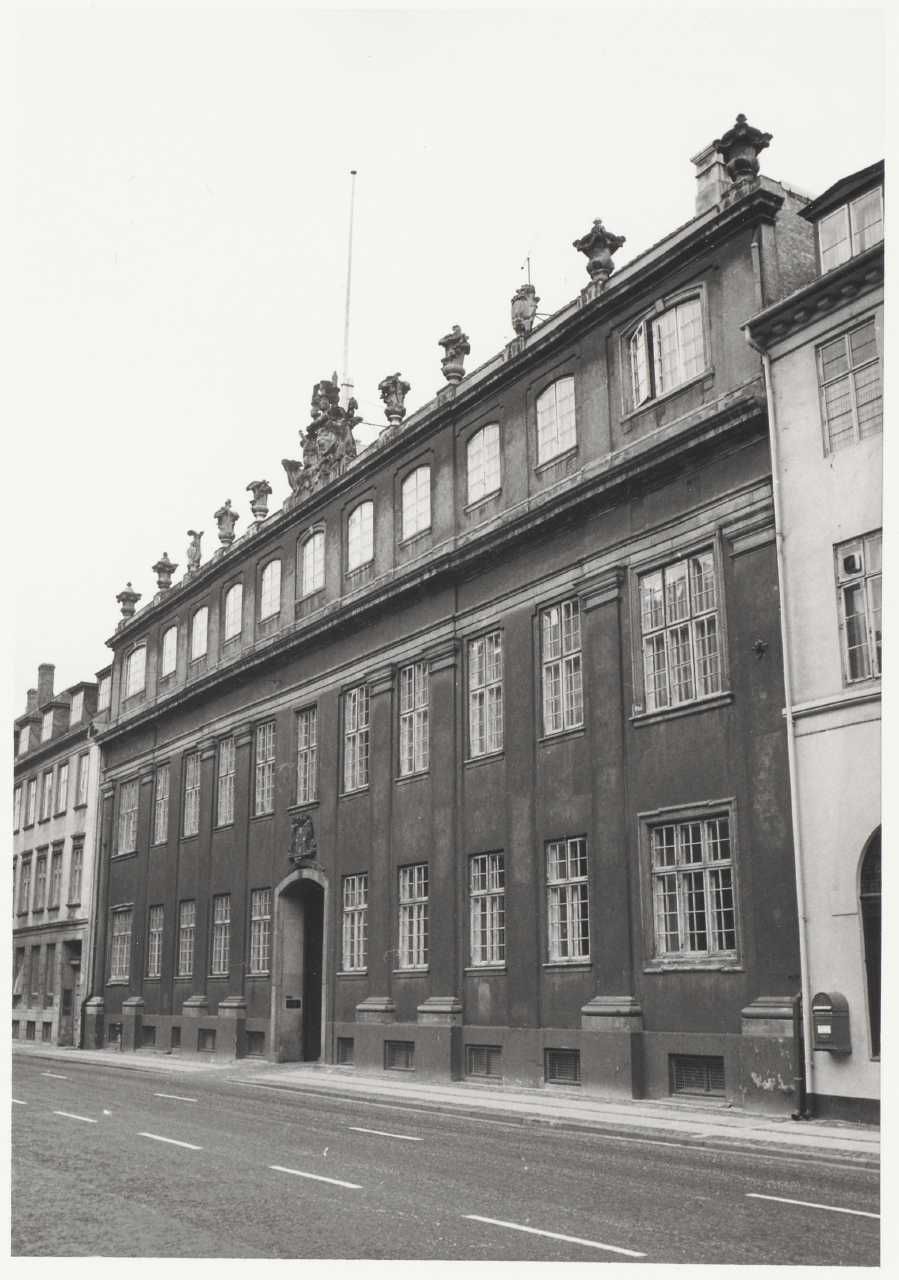 Facade Mod Gaden, Stormgade 10, København, 1974 - Nationalmuseets ...