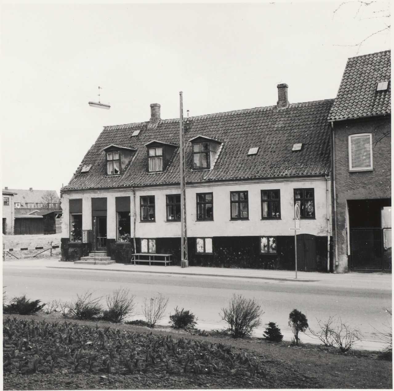 Facade Mod Gaden, Sct. Hansgade 39, Ringsted, 1968 - Nationalmuseets ...